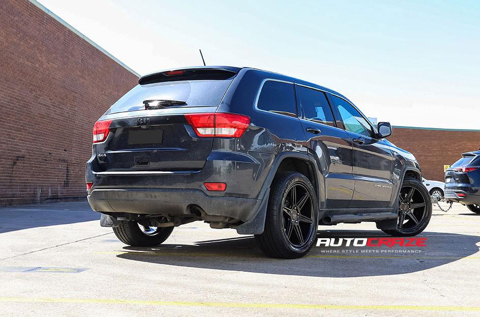 JEEP-GRAND-CHEROKEE-PRISIM-SATIN-BLACK